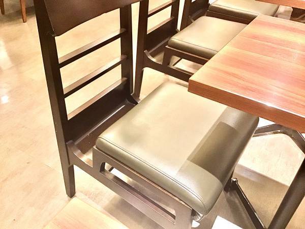 「荷物を載せたら半分しか座れない」　カフェでの不便を解消した椅子がこちら！