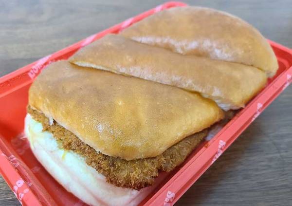 コメダ珈琲のカツサンドを注文すると…　「想像の５倍デカかった」