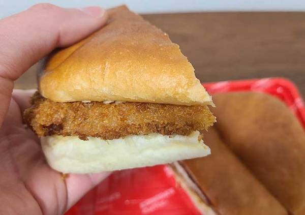 コメダ珈琲のカツサンドを注文すると…　「想像の５倍デカかった」