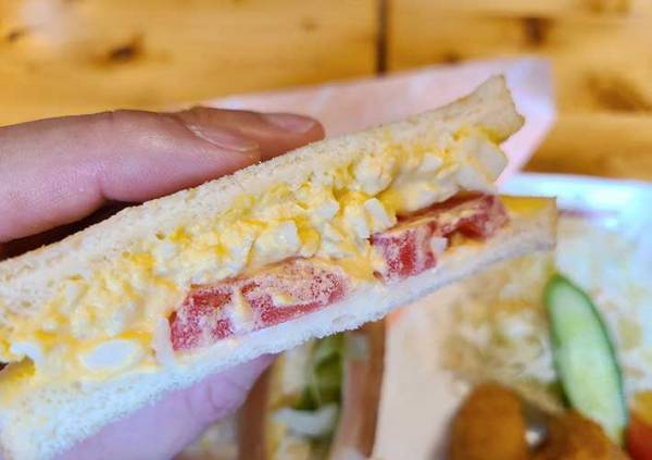 コメダ珈琲のサンドイッチに「噂通り」の声　メニューと実際の商品が…