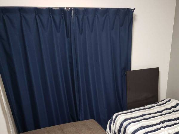 「生活感がなさ過ぎて笑った」　究極のミニマリストの部屋に、クスッときた