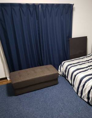 「生活感がなさ過ぎて笑った」　究極のミニマリストの部屋に、クスッときた