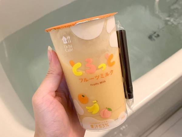 「フルーツ牛乳といえば…」　思い込みで、ローソンのドリンクを浴室に持ち込むと？
