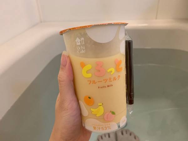 「フルーツ牛乳といえば…」　思い込みで、ローソンのドリンクを浴室に持ち込むと？
