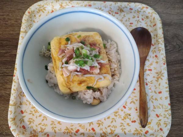 豆腐を凍らせたら大変身！ 旨みがスゴイ！ 濃厚 『ゆば風豆腐丼』を作ってみました！