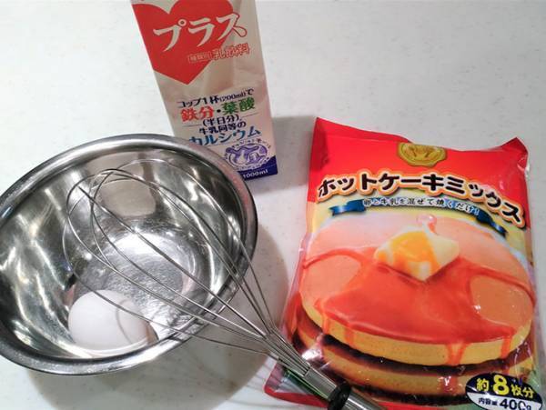 朝ごはんや昼ごはんにピッタリ！好きな具材をホットケーキに巻くだけでお食事パンに大変身！