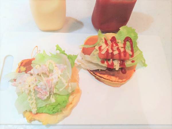 朝ごはんや昼ごはんにピッタリ！好きな具材をホットケーキに巻くだけでお食事パンに大変身！