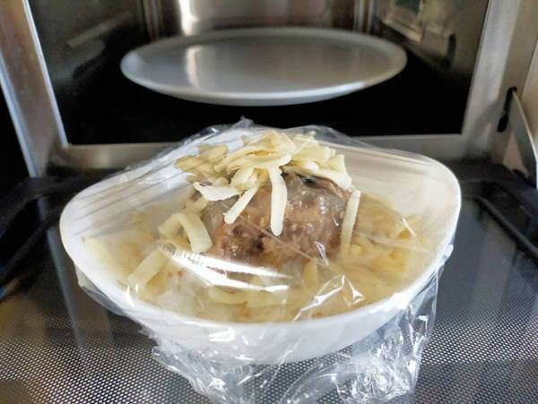 具材はさば缶オンリー！レンジでできるアレンジ無限大のリゾットレシピ