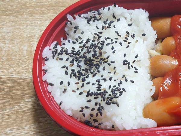 100円ローソンの弁当に衝撃　ビジュアルに「笑った」「最高かよ」