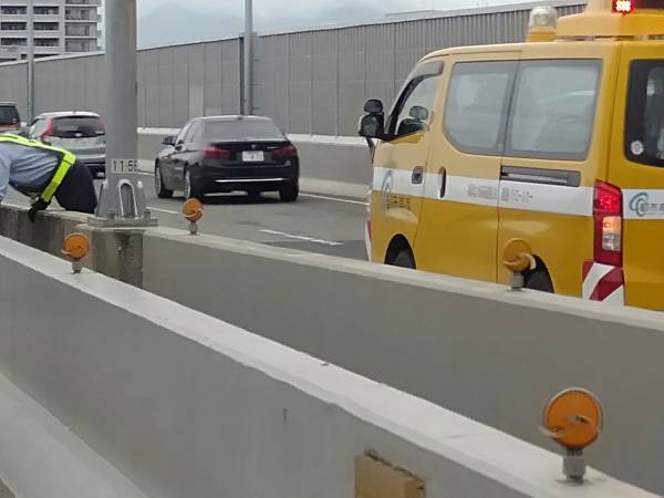 渋滞の原因に「仕方がない」　仕事に向かう運転手が和んだ理由に２３万超の『いいね』