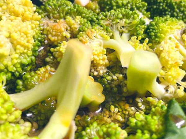 ブロッコリーを揚げると…？　まさかの仕上がりに「無限に食べられる」