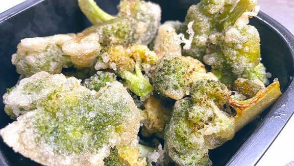 ブロッコリーを揚げると…？　まさかの仕上がりに「無限に食べられる」