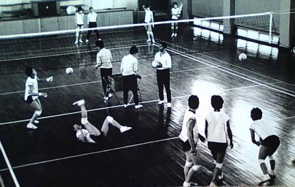 昭和３９年の東京オリンピック　女子バレーボール金メダル獲得で大感激、大感涙