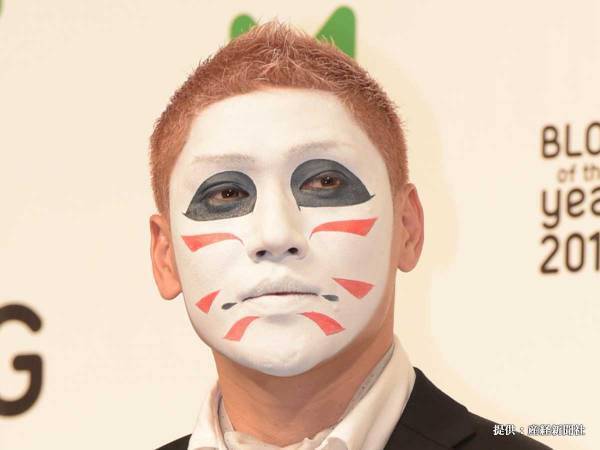 「その手があったか」「笑った」　金爆・樽美酒研二、マスクを外すと？