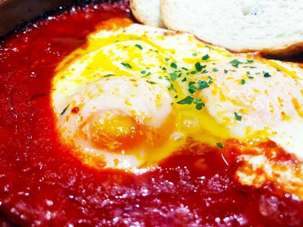 「ひそかに乗っかった？」　サイゼ新メニュー登場に、『３００億の男』を連想する人続出