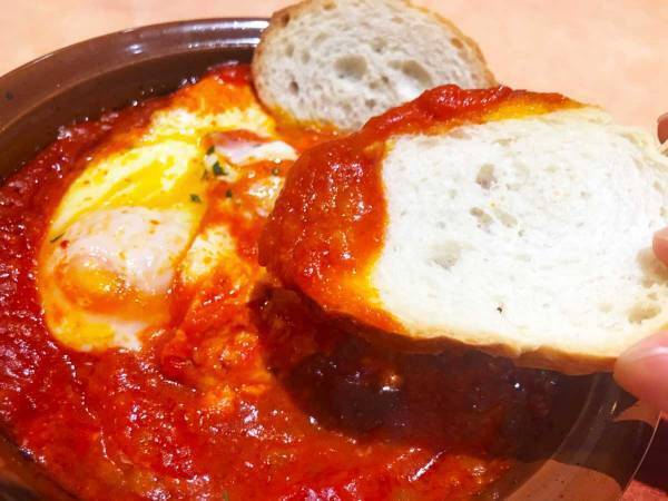 「ひそかに乗っかった？」　サイゼ新メニュー登場に、『３００億の男』を連想する人続出