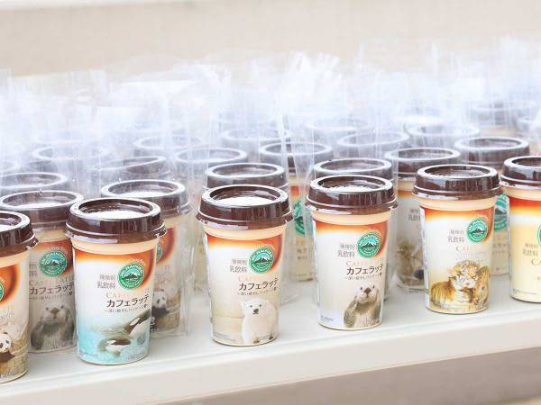 動物園とコラボのカフェラッテが大反響！　水族館の仲間も参加