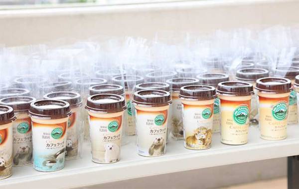 動物園とコラボのカフェラッテが大反響！　水族館の仲間も参加