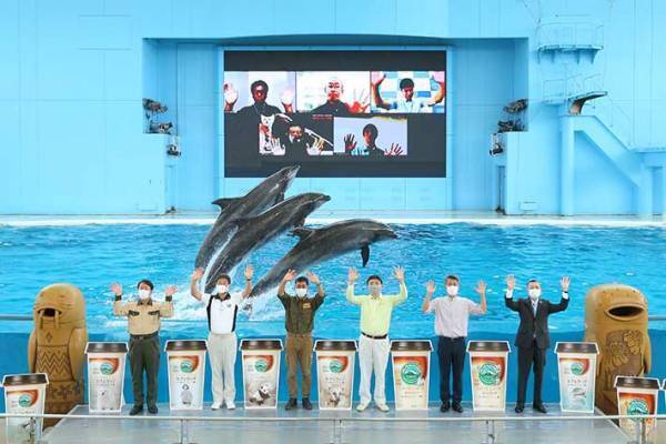 動物園とコラボのカフェラッテが大反響！　水族館の仲間も参加