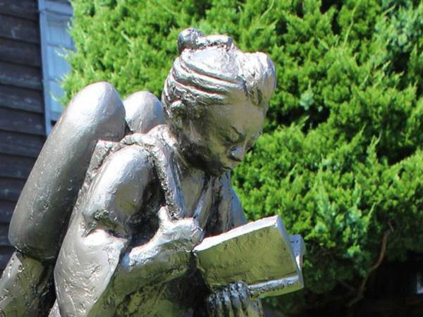 「今まで千体以上見てきたけど…」　二宮金次郎像のぶっとび具合に二度見する