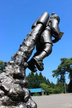 「今まで千体以上見てきたけど…」　二宮金次郎像のぶっとび具合に二度見する