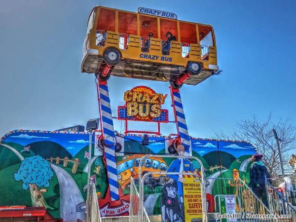 遊園地で起きた恐怖の瞬間　絶叫マシンの異常に気付いた人たちが？