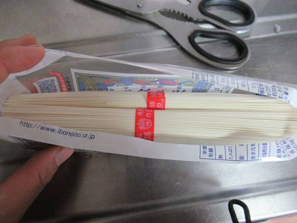 そうめんの袋どう開けてる？保存が劇的に楽になる方法を紹介