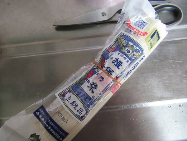 そうめんの袋どう開けてる？保存が劇的に楽になる方法を紹介