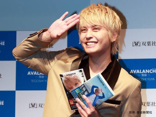 プライベートがのぞける？！ 今やトレードマークとなっている手越祐也の金髪の作り方は…