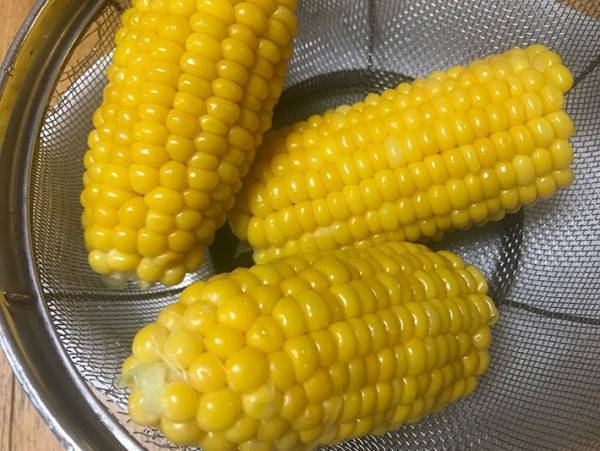 トウモロコシがいつまでもみずみずしい！ゆでた後に一手間かけるだけ