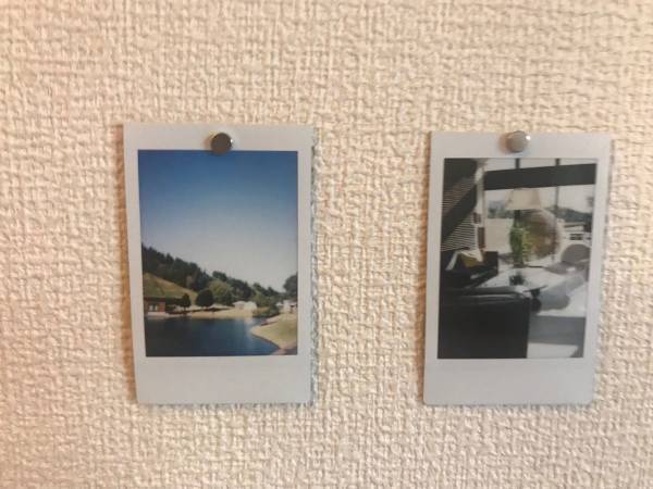 壁に穴を開けずにお気に入りの写真を貼る方法！