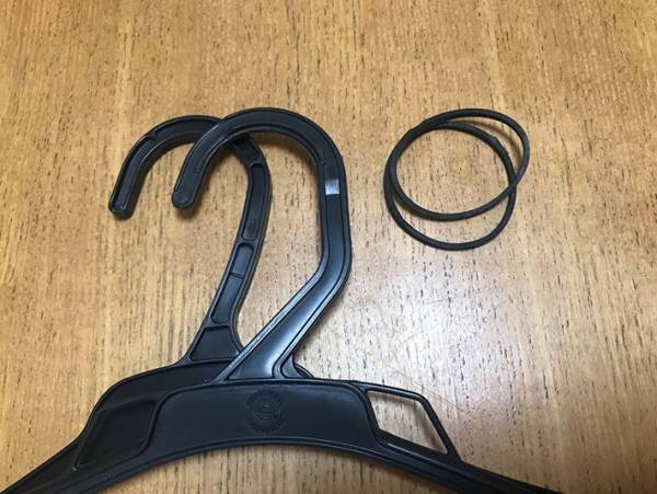 風が強い日に洗濯物を外干ししたいとき！ハンガーフックにあるものを通すだけで落ちにくくなる