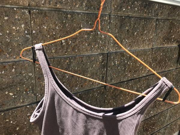 風が強い日に洗濯物を外干ししたいとき！ハンガーフックにあるものを通すだけで落ちにくくなる