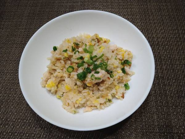 夏休みはコレ 卵は蒸らすだけ！ 炊飯器で作る『鶏肉チャーハン』のレシピをご紹介！