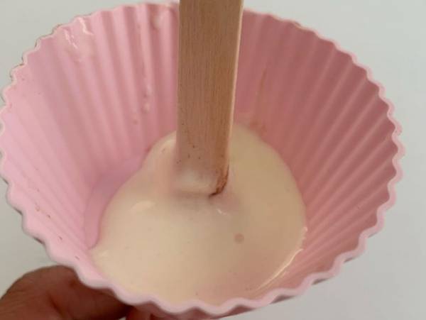 もう垂らさない 簡単に作れる棒アイスの受け皿