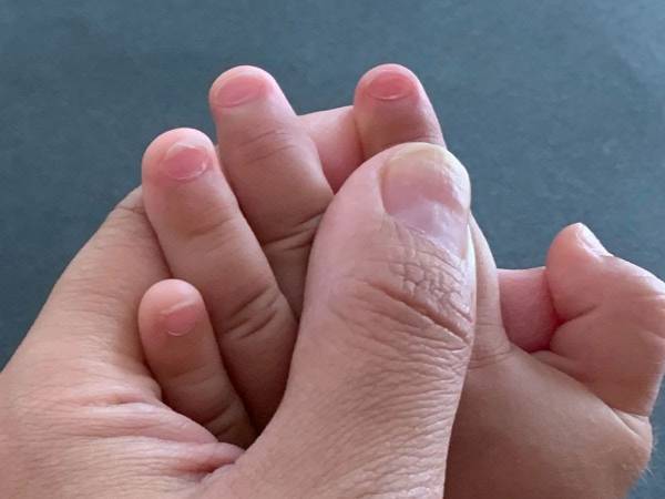 切る前のひと手間で 子供の爪切りを楽にする方法