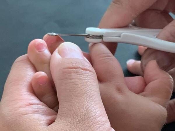 切る前のひと手間で 子供の爪切りを楽にする方法