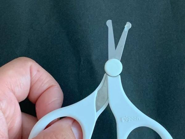 切る前のひと手間で 子供の爪切りを楽にする方法