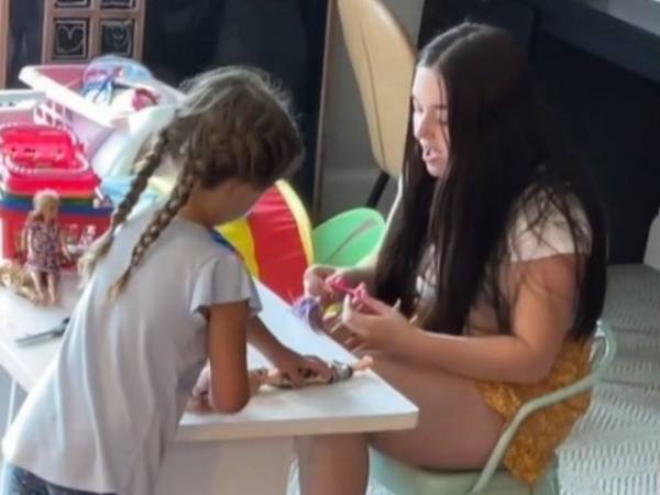 娘のベビーシッターをこっそり撮影した母親　理由に「素晴らしい」「泣いた」