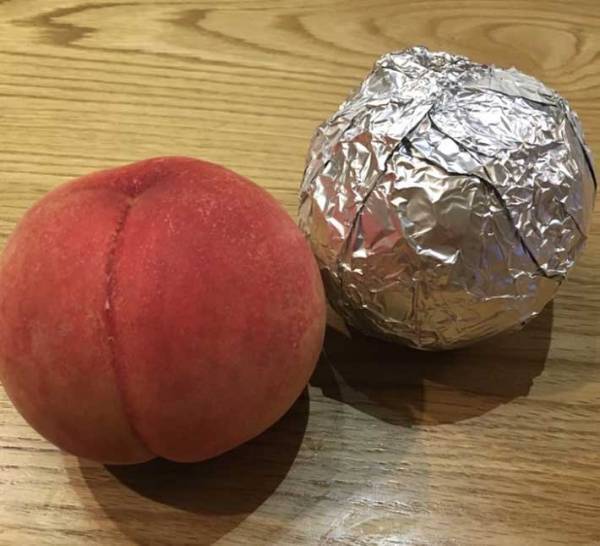 箱で届いた桃　食べきれず、保存したい場合に役立つのがアルミホイル