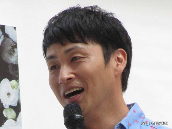 アンジャ児嶋、愛犬にメロメロな姿に反響　「ずっと見ていられる」の声