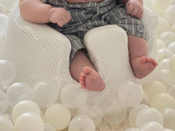 撮影中に寝てしまった息子　しかし、かわいらしい姿で記念になる写真に！