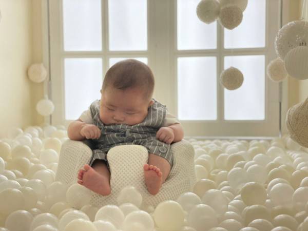 撮影中に寝てしまった息子　しかし、かわいらしい姿で記念になる写真に！