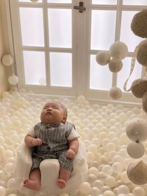 撮影中に寝てしまった息子　しかし、かわいらしい姿で記念になる写真に！