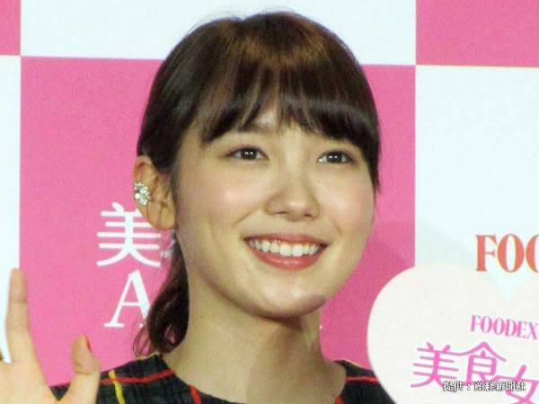 「１０歳と思えない」　飯豊まりえを撮影した『１枚』に、衝撃走る