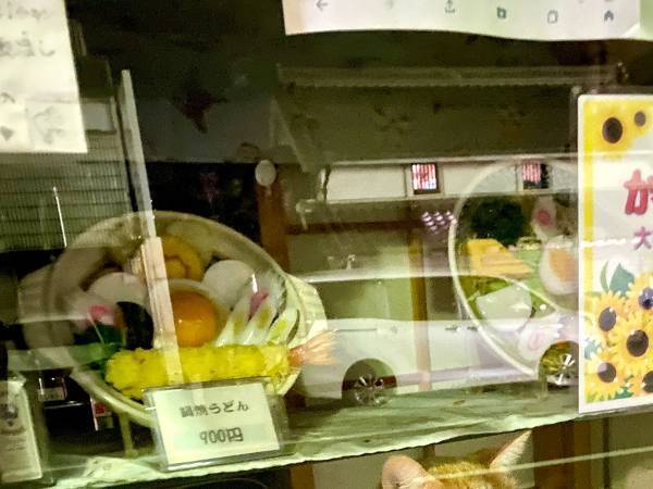 「ガチで悲鳴をあげた」　閉店後の蕎麦店の前を通ったら？