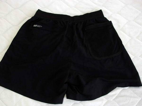 品切れ続出中のワークマン『撥水ショートパンツ』　普段より２０cm以上大きいサイズでもはけるワケ