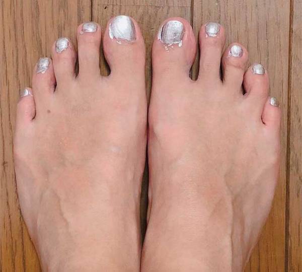 ７歳娘『パパの足、アルミホイルにしといたよ』　理由に「爆笑した」「面白すぎる」