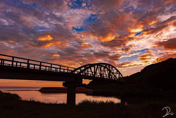 京都府が生み出した『赤い夜明け』が息を吞む美しさ　４枚の写真に心奪われる