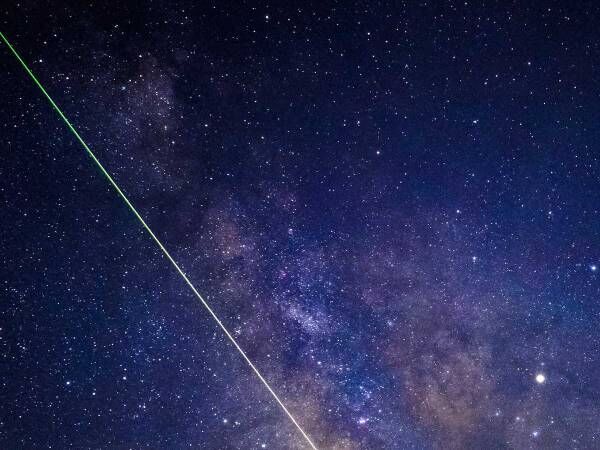 「願いごとが叶いそう」「すごい迫力」　ペルセウス座流星群史上最高の写真に感動